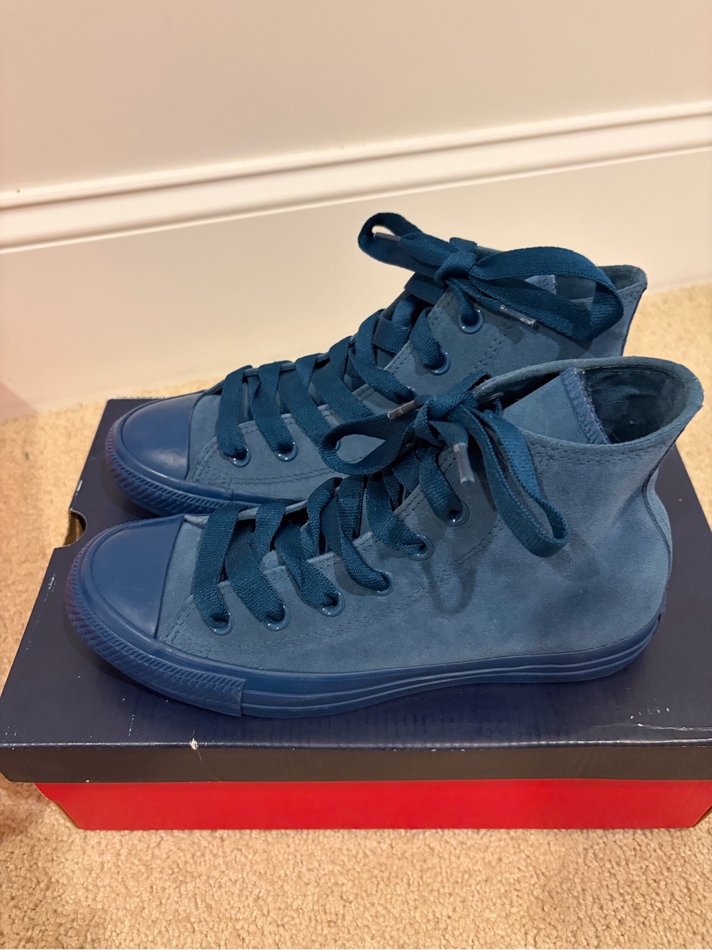 New Women’s Blue Converse All Stars High Tops Suede Material Size 7